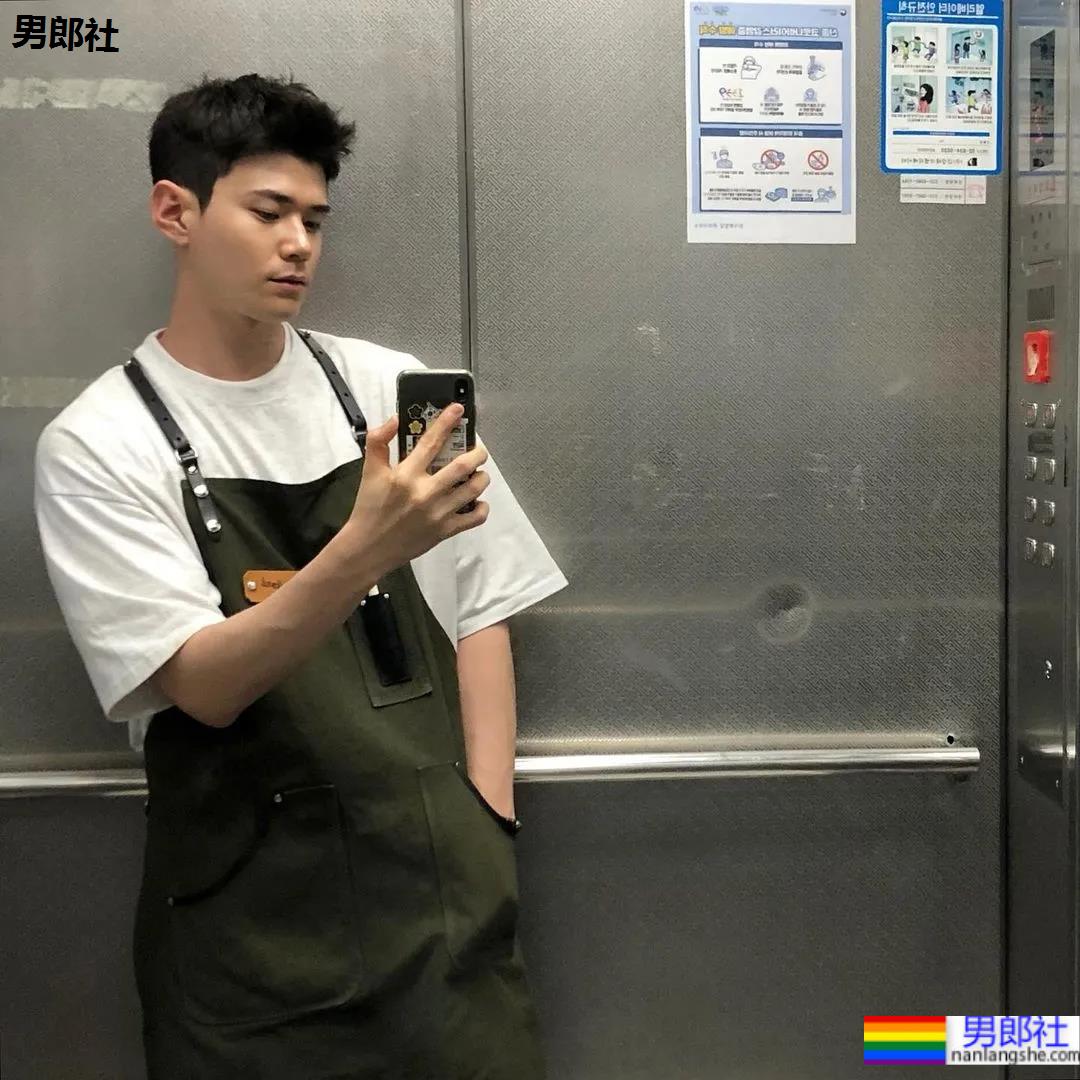 189CM咖啡师小哥撞脸龚俊？拍CK内裤照遭Diss！ - 51虹马