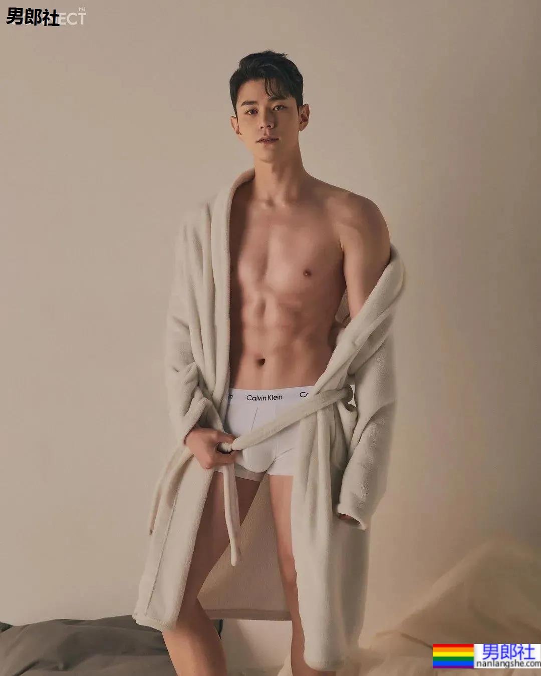 189CM咖啡师小哥撞脸龚俊？拍CK内裤照遭Diss！ - 51虹马