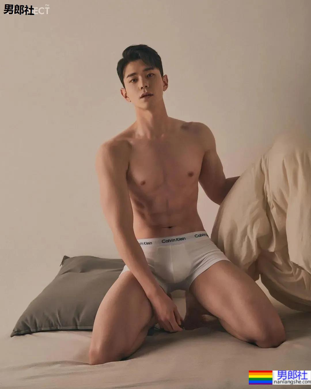 189CM咖啡师小哥撞脸龚俊？拍CK内裤照遭Diss！ - 51虹马