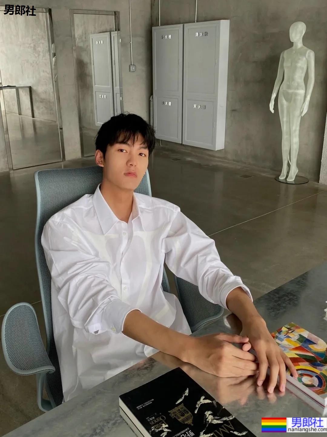 186CM高帅清爽的棒球服小哥哥，这双腿也太绝了吧！ - 51虹马