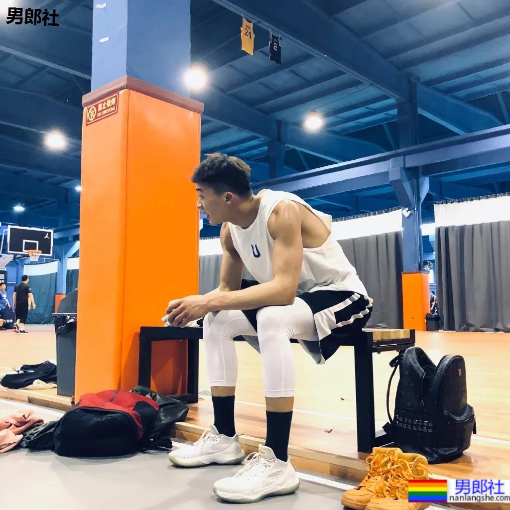 00年191大长腿篮球体育生，我康康谁又可了？ - 51虹马