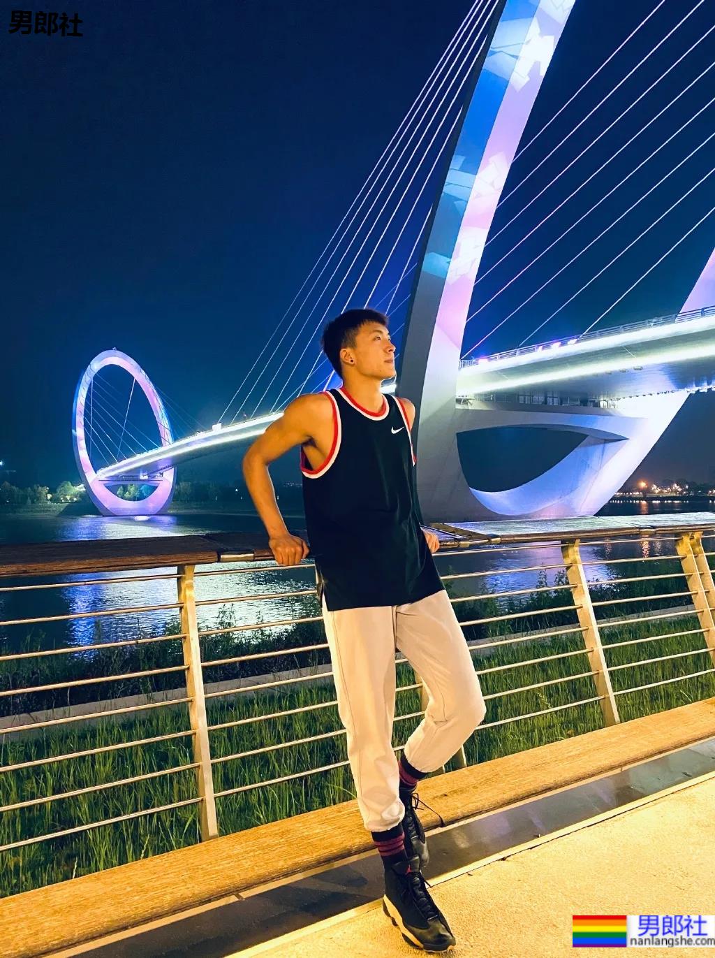 00年191大长腿篮球体育生，我康康谁又可了？ - 51虹马