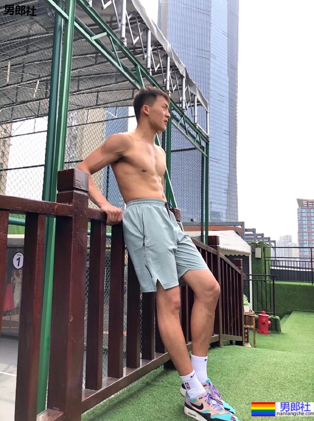 00年191大长腿篮球体育生，我康康谁又可了？ - 51虹马