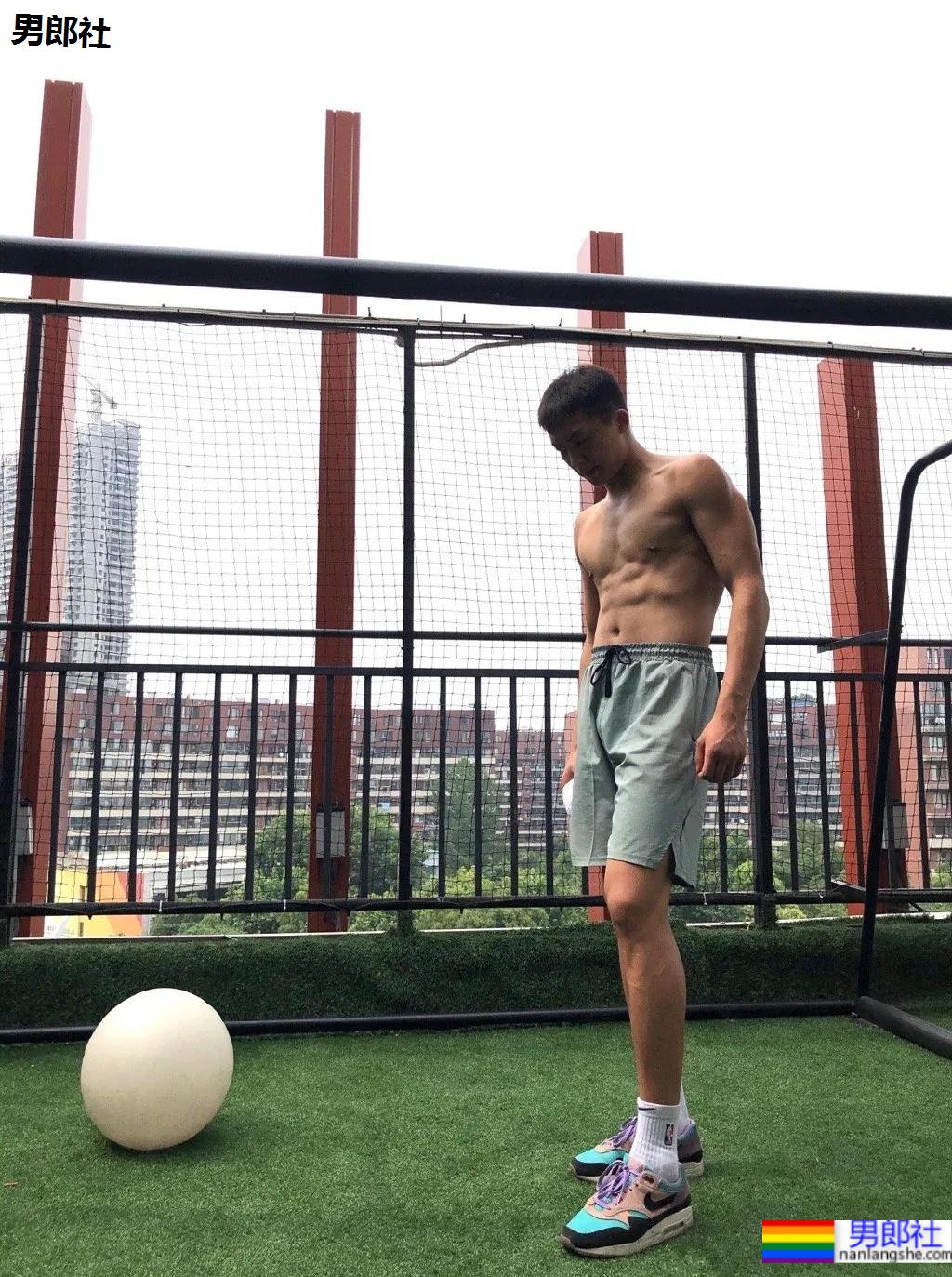 00年191大长腿篮球体育生，我康康谁又可了？ - 51虹马