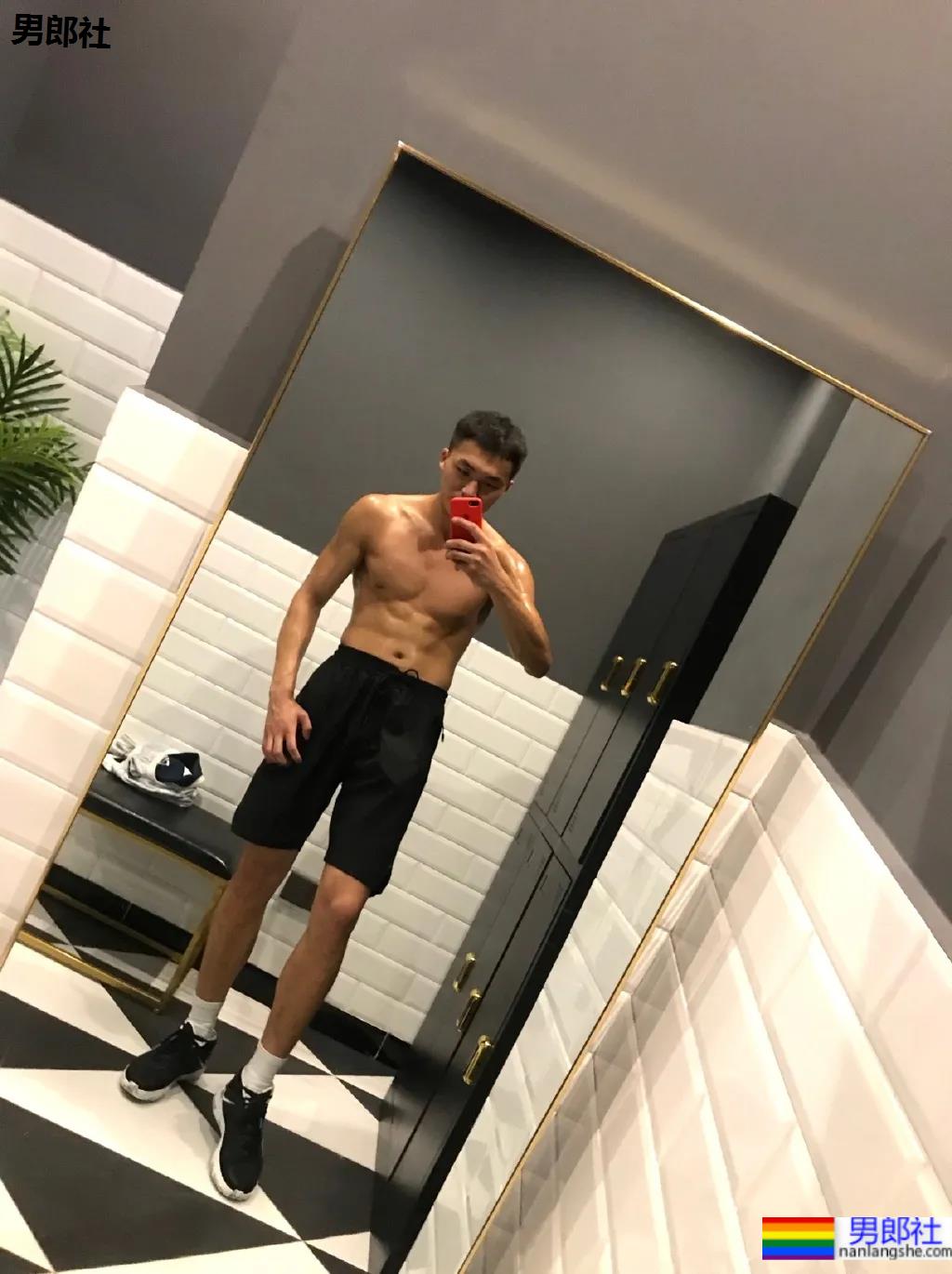 00年191大长腿篮球体育生，我康康谁又可了？ - 51虹马