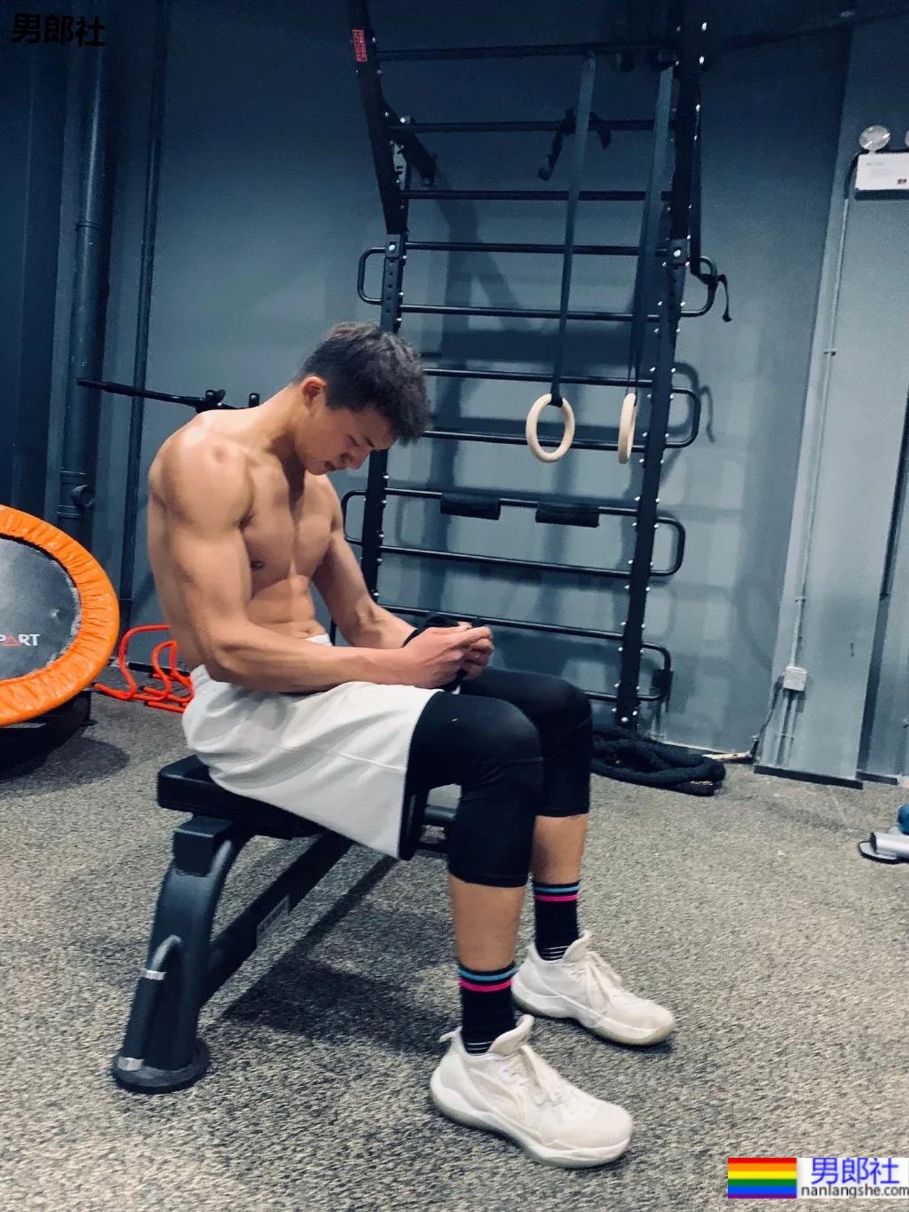 00年191大长腿篮球体育生，我康康谁又可了？ - 51虹马