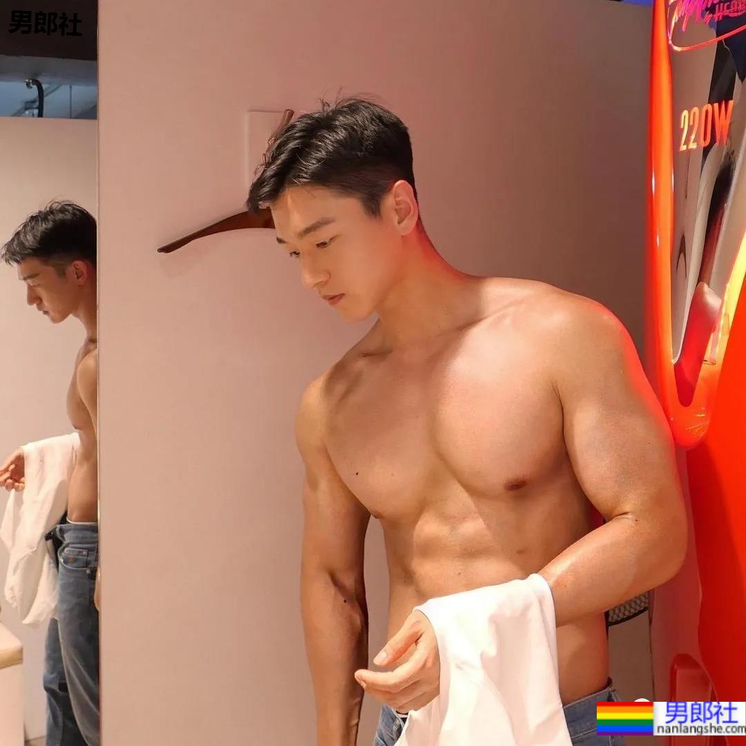 小奶狗机长靠潜水照吸粉10万，网友：这身材也太可了！ - 51虹马