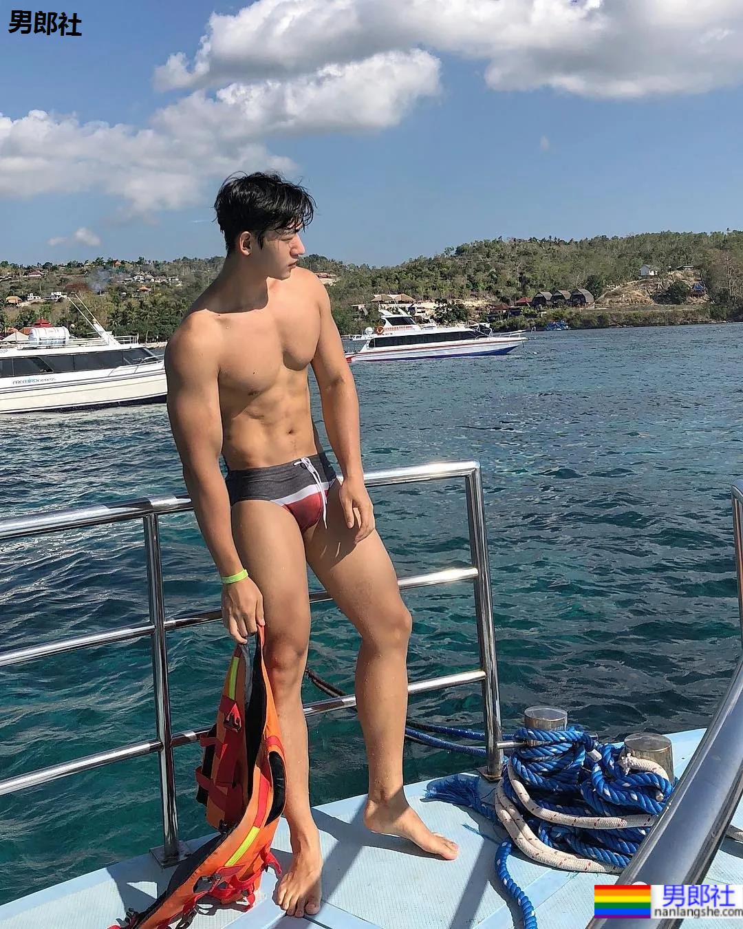 小奶狗机长靠潜水照吸粉10万，网友：这身材也太可了！ - 51虹马