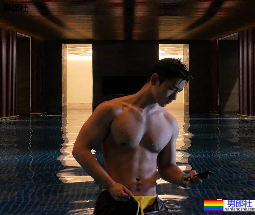 小奶狗机长靠潜水照吸粉10万，网友：这身材也太可了！ - 51虹马