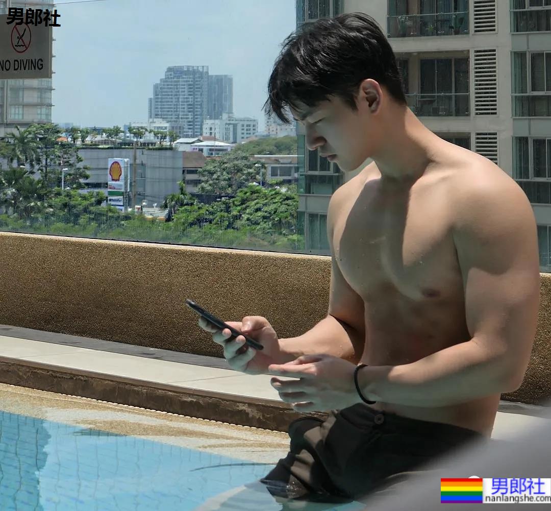 小奶狗机长靠潜水照吸粉10万，网友：这身材也太可了！ - 51虹马