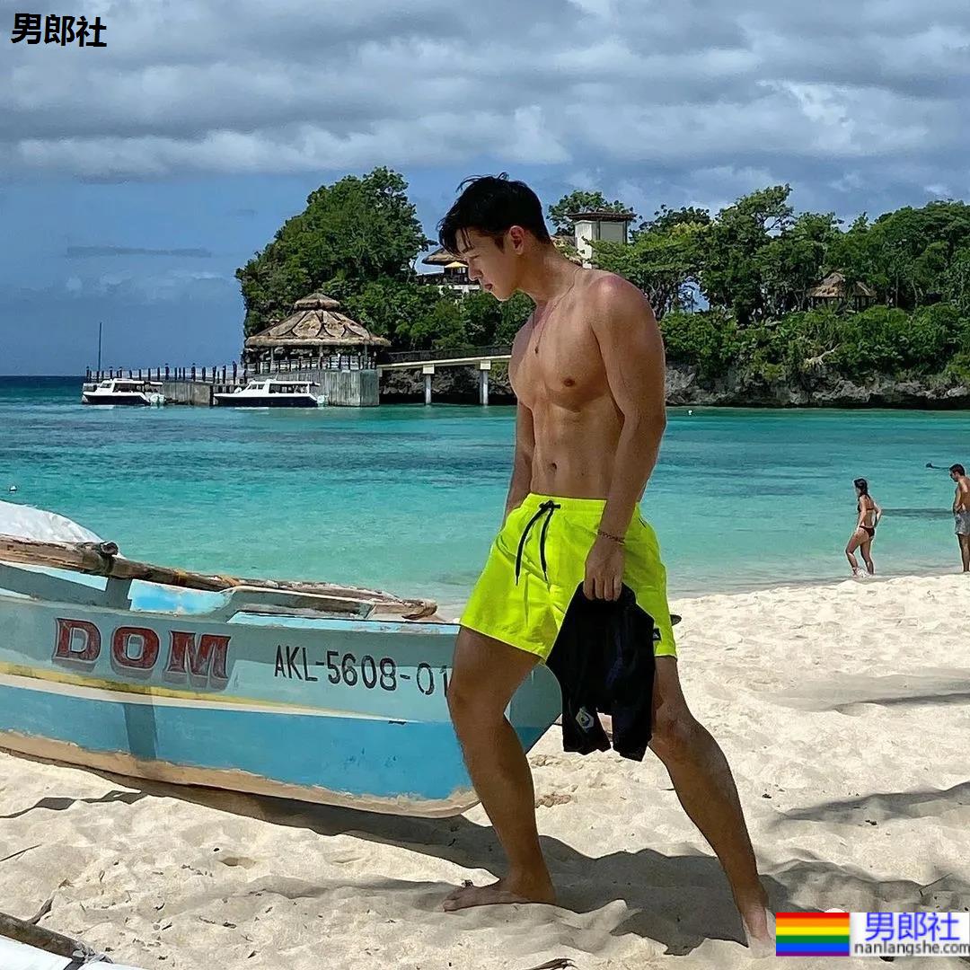 小奶狗机长靠潜水照吸粉10万，网友：这身材也太可了！ - 51虹马