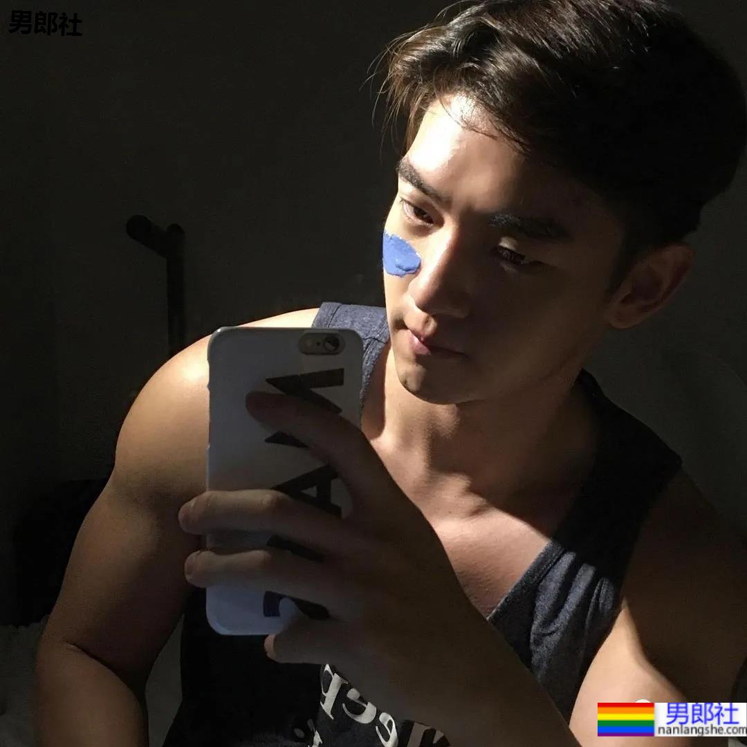 小奶狗机长靠潜水照吸粉10万，网友：这身材也太可了！ - 51虹马