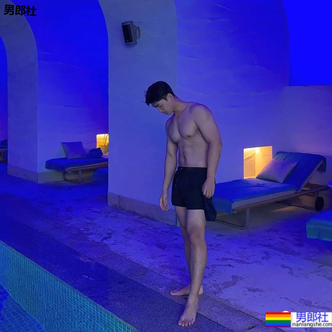 小奶狗机长靠潜水照吸粉10万，网友：这身材也太可了！ - 51虹马