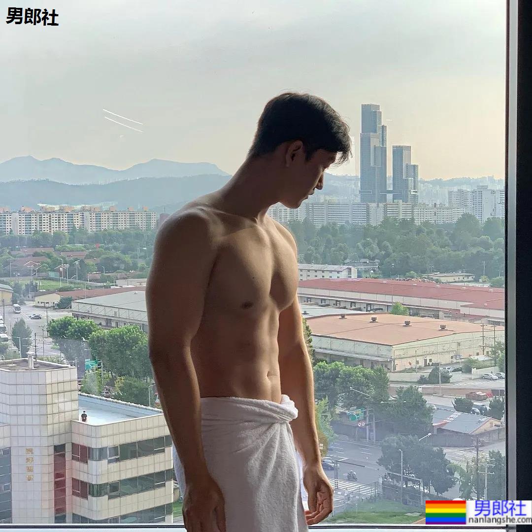 小奶狗机长靠潜水照吸粉10万，网友：这身材也太可了！ - 51虹马