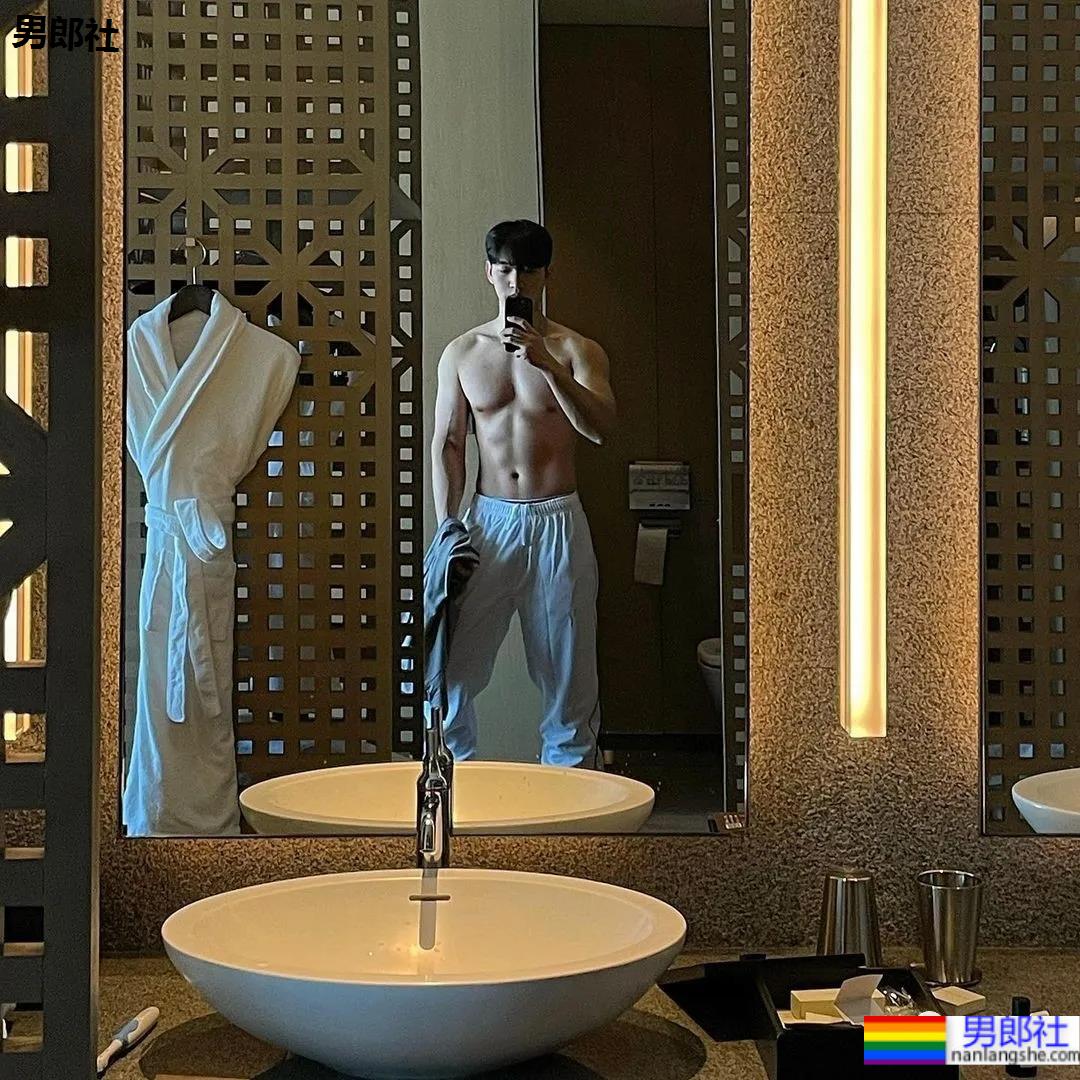 小奶狗机长靠潜水照吸粉10万，网友：这身材也太可了！ - 51虹马