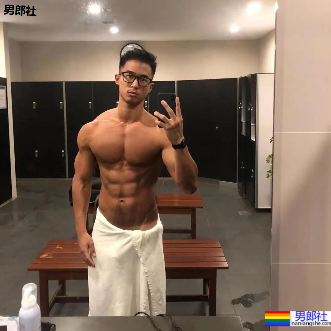 186CM大长腿公狗腰大帅找到啦，看得我摸了下屏幕 - 51虹马