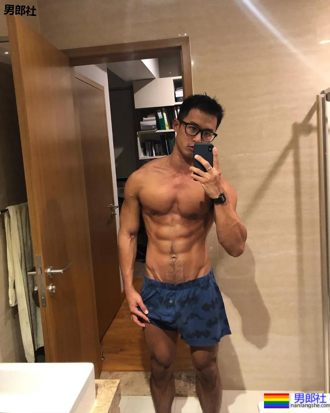 186CM大长腿公狗腰大帅找到啦，看得我摸了下屏幕 - 51虹马