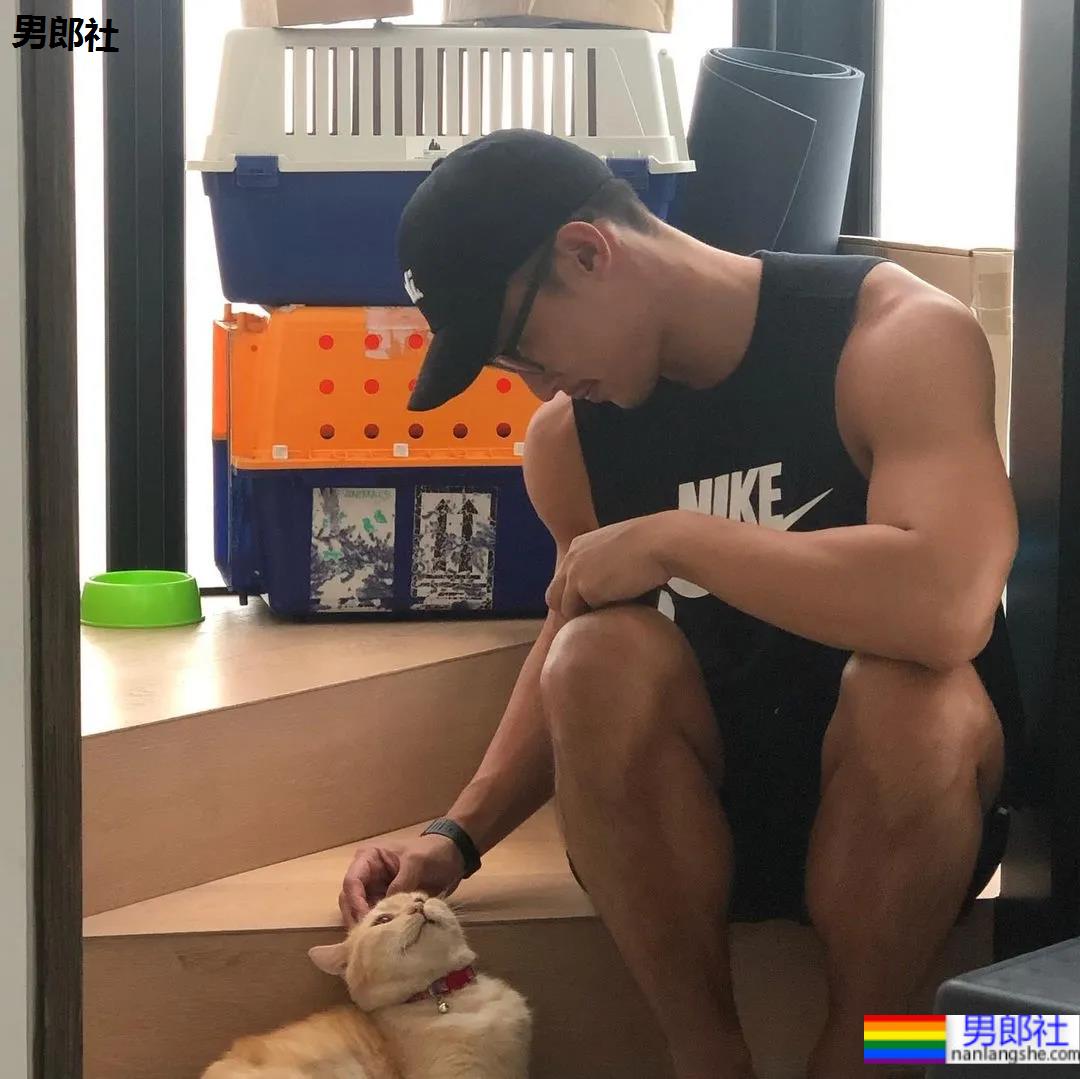 186CM大长腿公狗腰大帅找到啦，看得我摸了下屏幕 - 51虹马