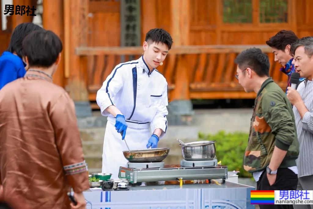 曾登上央视的193CM颜高条顺人气帅哥，被这个高鼻梁少年感颜值帅哭了！ - 51虹马