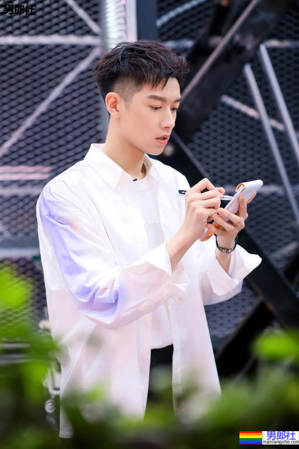 曾登上央视的193CM颜高条顺人气帅哥，被这个高鼻梁少年感颜值帅哭了！ - 51虹马