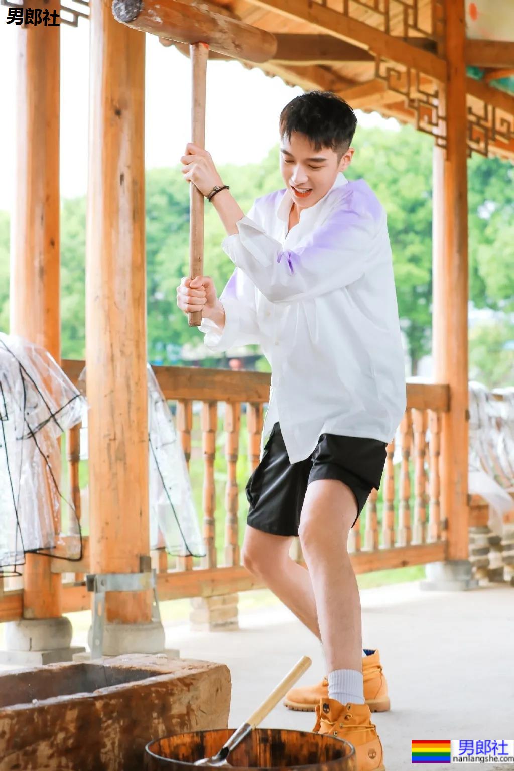 曾登上央视的193CM颜高条顺人气帅哥，被这个高鼻梁少年感颜值帅哭了！ - 51虹马