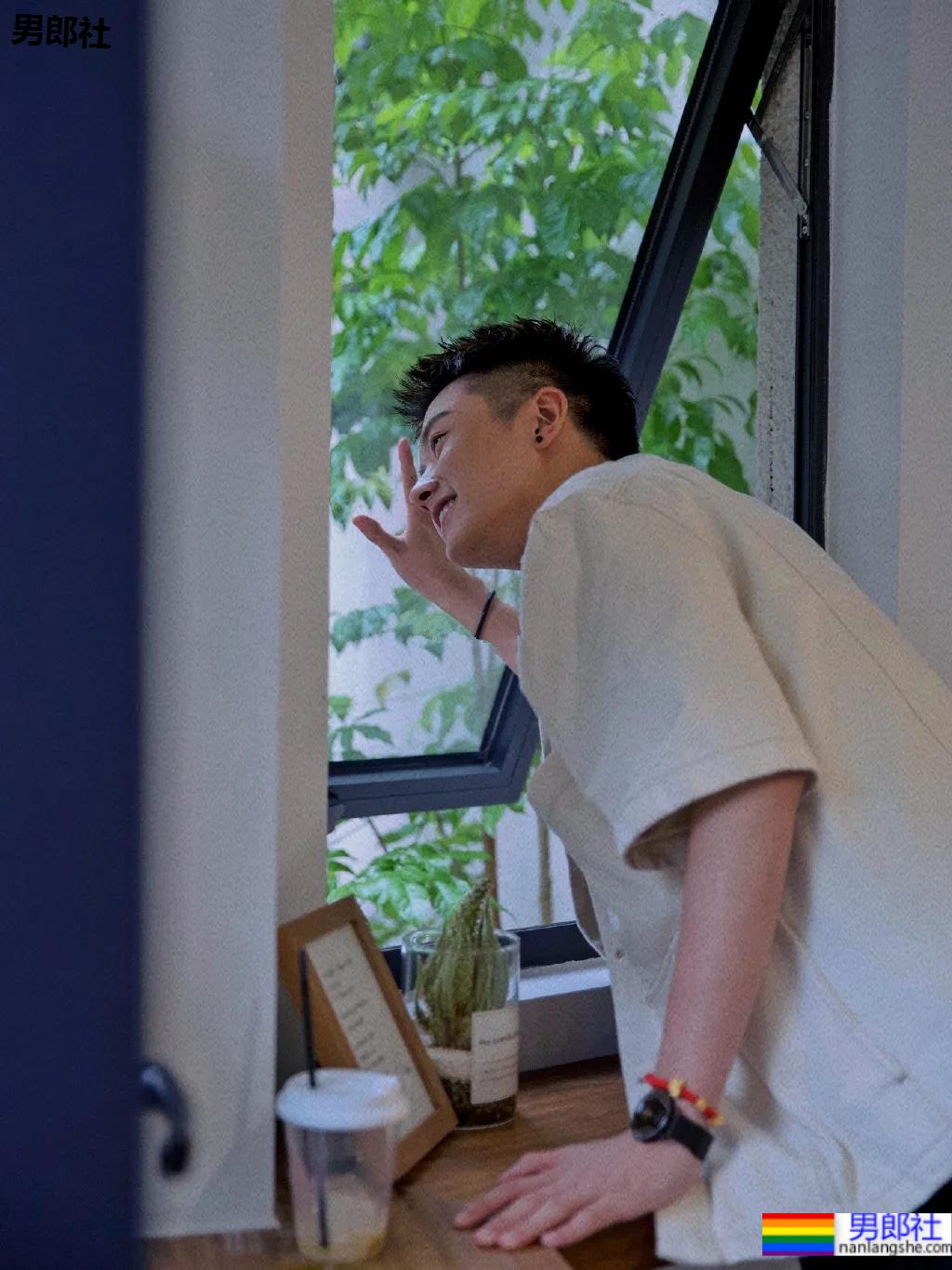 曾登上央视的193CM颜高条顺人气帅哥，被这个高鼻梁少年感颜值帅哭了！ - 51虹马