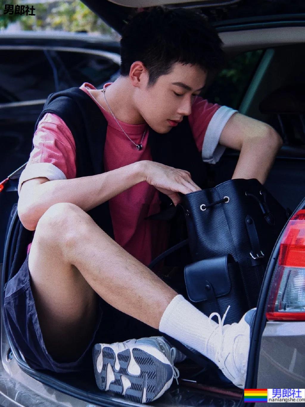 曾登上央视的193CM颜高条顺人气帅哥，被这个高鼻梁少年感颜值帅哭了！ - 51虹马