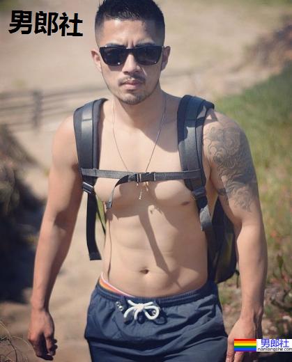 鬍渣肌肉大叔五年养成计画！性感内裤的微笑勾引让人冻未条：Leo-51虹马