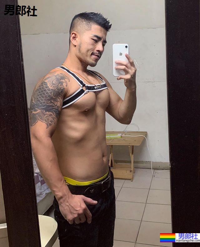 鬍渣肌肉大叔五年养成计画!性感内裤的微笑勾引让人冻未条:Leo - 51虹马 鬍渣肌肉大叔五年养成计画!性感内裤的微笑勾引让人冻未条:Leo - 51虹马