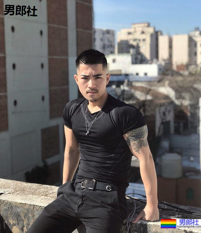 鬍渣肌肉大叔五年养成计画!性感内裤的微笑勾引让人冻未条:Leo - 51虹马 鬍渣肌肉大叔五年养成计画!性感内裤的微笑勾引让人冻未条:Leo - 51虹马