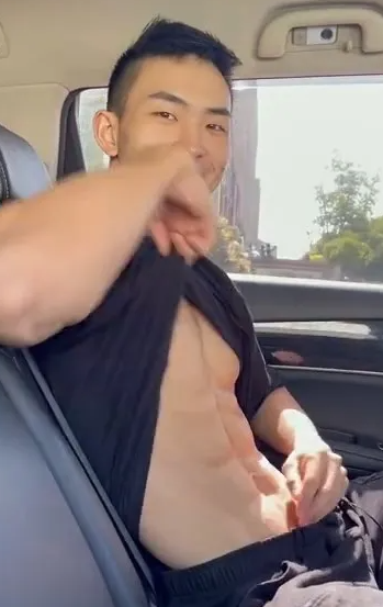 拼车遇到肌肉男,他非要撩衣服给我看腹肌 - 51虹马 拼车遇到肌肉男,他非要撩衣服给我看腹肌 - 51虹马