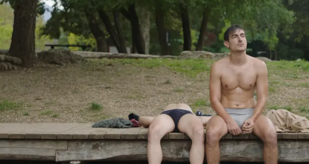 瞧！西安地铁站两男生公开拥吻，竟然如此辣眼睛！ - 51虹马