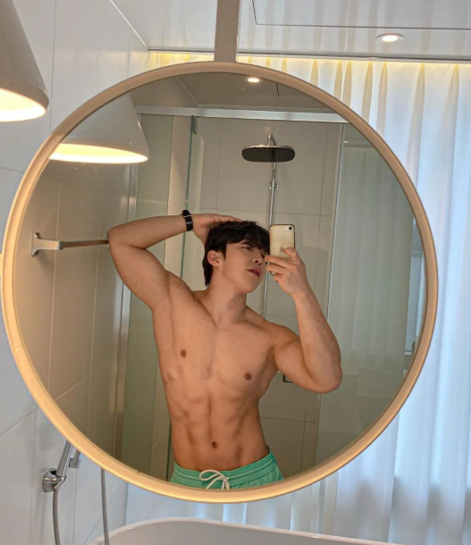 从Gay浴室开始，大学生的堕落经历-51虹马