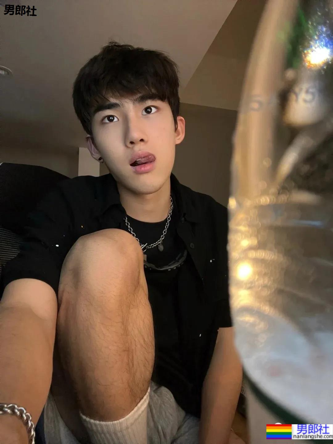 鲜帅高中生小奶狗,谁家有这款的弟弟呀? - 51虹马 鲜帅高中生小奶狗,谁家有这款的弟弟呀? - 51虹马