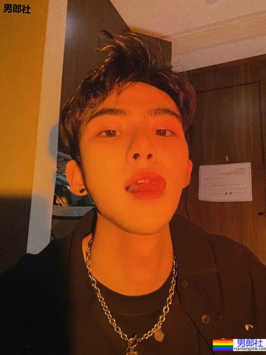 鲜帅高中生小奶狗,谁家有这款的弟弟呀? - 51虹马 鲜帅高中生小奶狗,谁家有这款的弟弟呀? - 51虹马