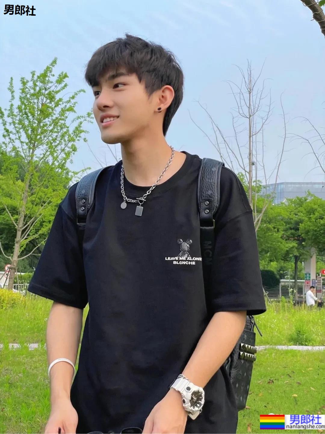 鲜帅高中生小奶狗,谁家有这款的弟弟呀? - 51虹马 鲜帅高中生小奶狗,谁家有这款的弟弟呀? - 51虹马