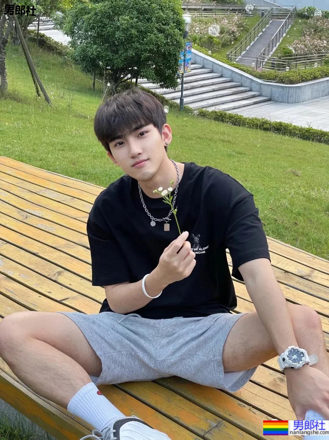 鲜帅高中生小奶狗,谁家有这款的弟弟呀? - 51虹马 鲜帅高中生小奶狗,谁家有这款的弟弟呀? - 51虹马