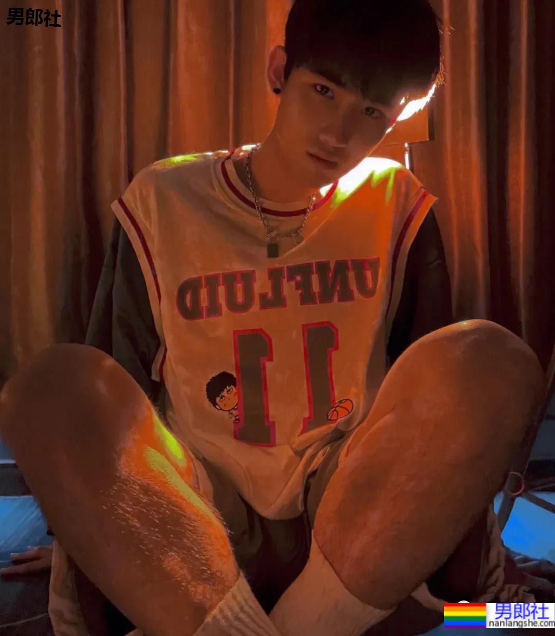 鲜帅高中生小奶狗,谁家有这款的弟弟呀? - 51虹马 鲜帅高中生小奶狗,谁家有这款的弟弟呀? - 51虹马