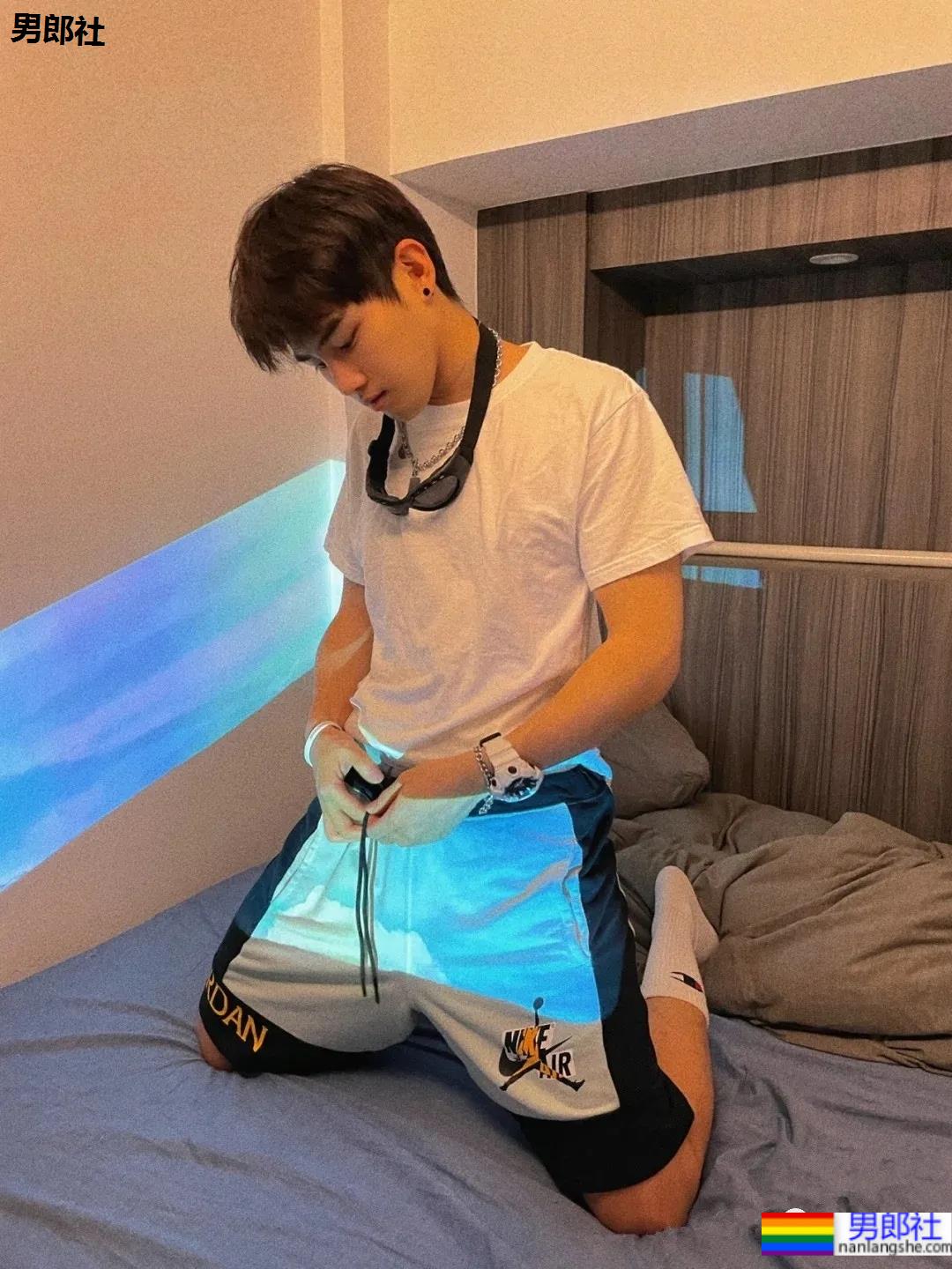 鲜帅高中生小奶狗,谁家有这款的弟弟呀? - 51虹马 鲜帅高中生小奶狗,谁家有这款的弟弟呀? - 51虹马