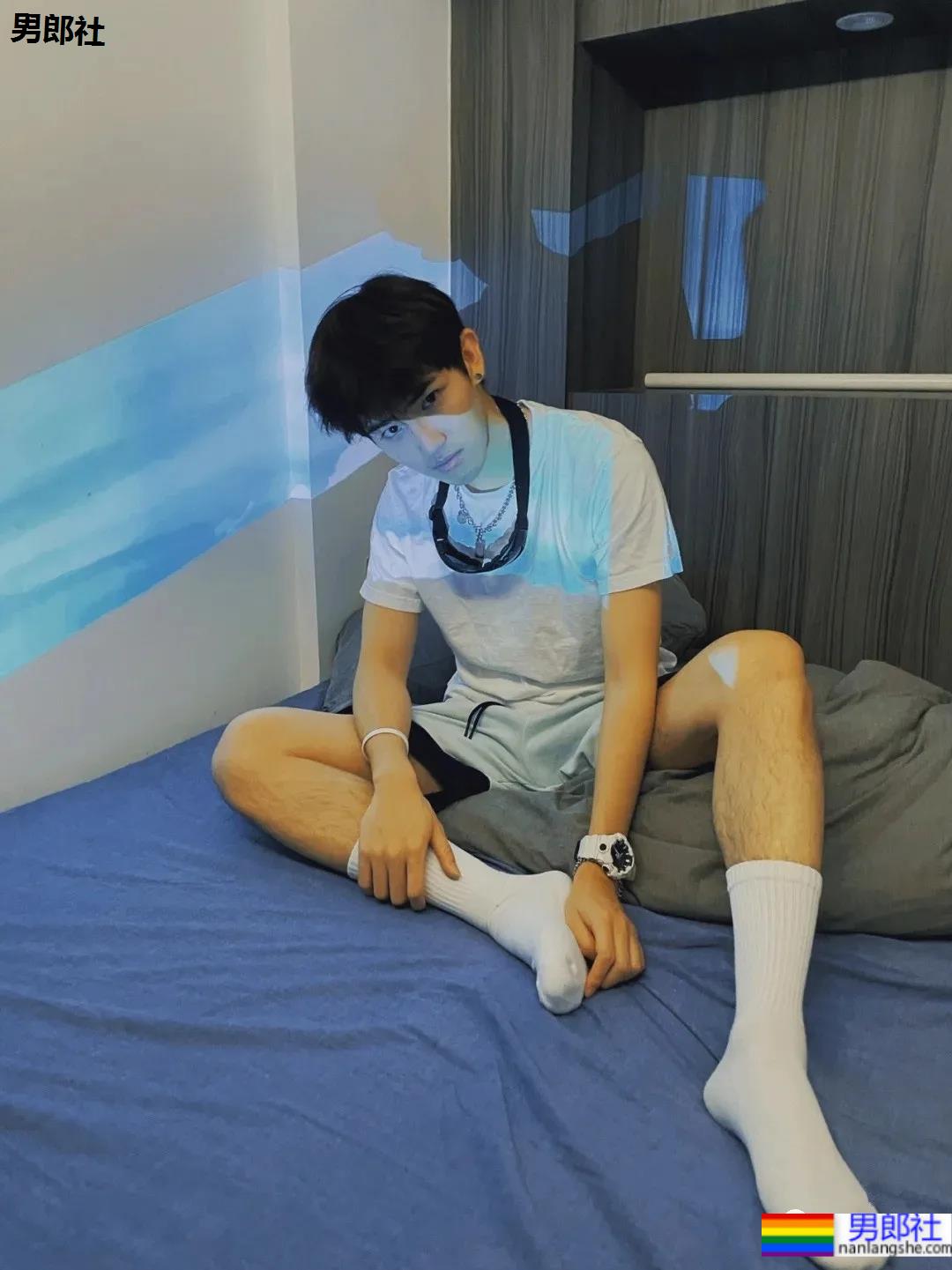 鲜帅高中生小奶狗,谁家有这款的弟弟呀? - 51虹马 鲜帅高中生小奶狗,谁家有这款的弟弟呀? - 51虹马