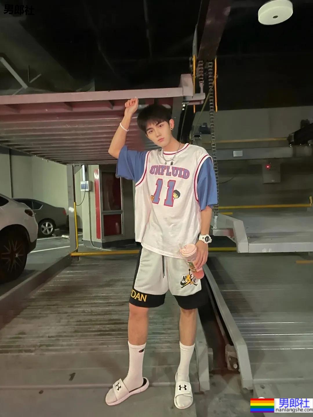 鲜帅高中生小奶狗,谁家有这款的弟弟呀? - 51虹马 鲜帅高中生小奶狗,谁家有这款的弟弟呀? - 51虹马