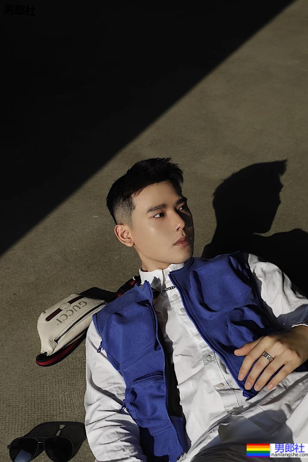 奶凶体育生自拍照被疯传，来品一品这个健气小奶狗的大长腿！ - 51虹马