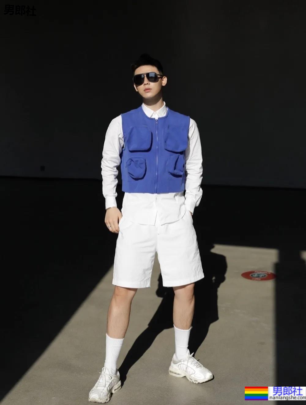 奶凶体育生自拍照被疯传，来品一品这个健气小奶狗的大长腿！ - 51虹马