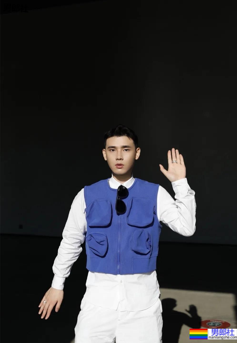 奶凶体育生自拍照被疯传，来品一品这个健气小奶狗的大长腿！ - 51虹马