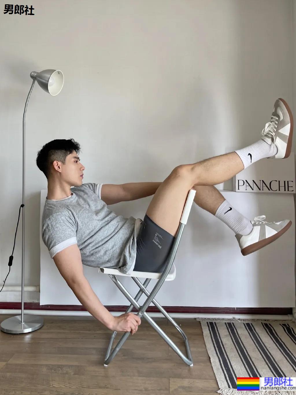 奶凶体育生自拍照被疯传，来品一品这个健气小奶狗的大长腿！ - 51虹马