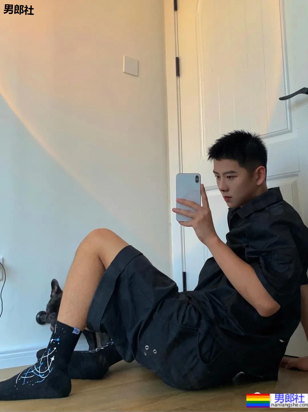 鲜嫩寸头小哥最爱球服自拍,小清新男友上线啦! - 51虹马 鲜嫩寸头小哥最爱球服自拍,小清新男友上线啦! - 51虹马