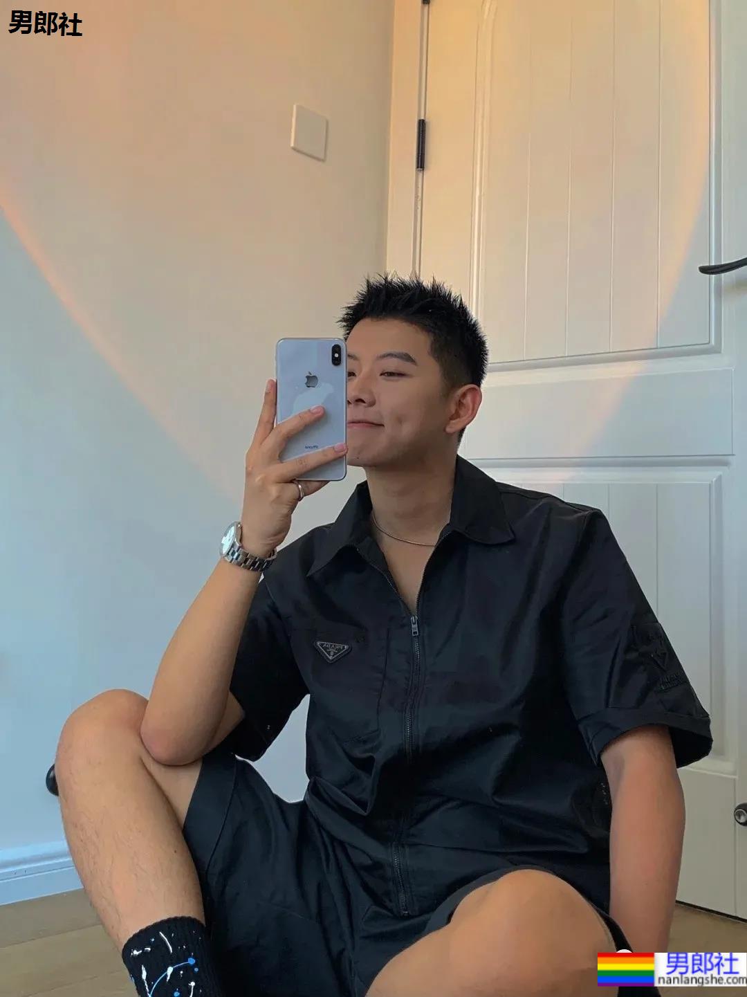 鲜嫩寸头小哥最爱球服自拍,小清新男友上线啦! - 51虹马 鲜嫩寸头小哥最爱球服自拍,小清新男友上线啦! - 51虹马