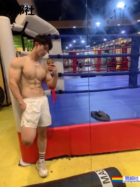 比体育生还好看的肌肉博主，超A身材让网友们都不淡定了！ - 51虹马