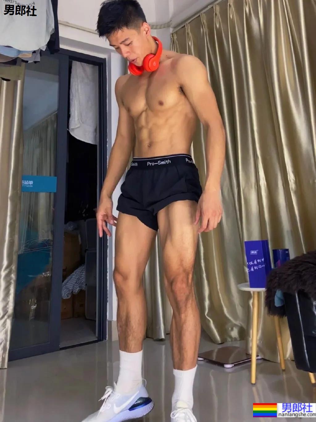 比体育生还好看的肌肉博主，超A身材让网友们都不淡定了！ - 51虹马