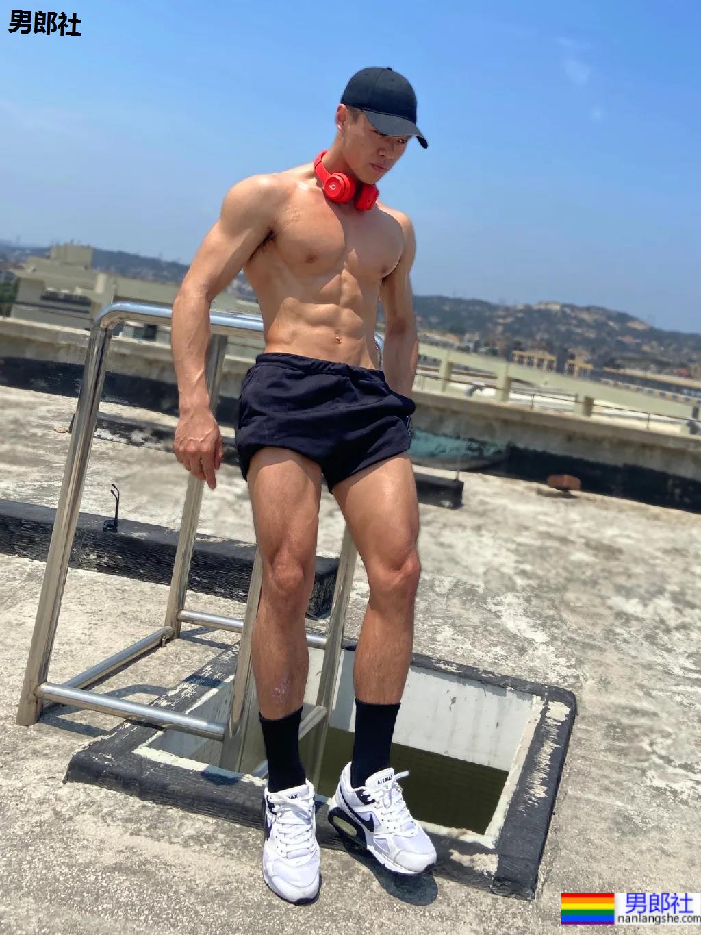 比体育生还好看的肌肉博主，超A身材让网友们都不淡定了！ - 51虹马